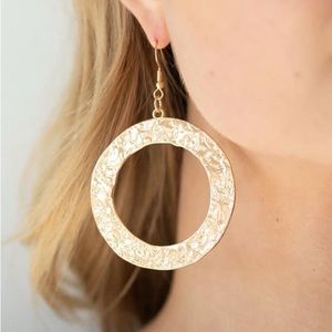 Hammered gold  earrings 💎 2/$10